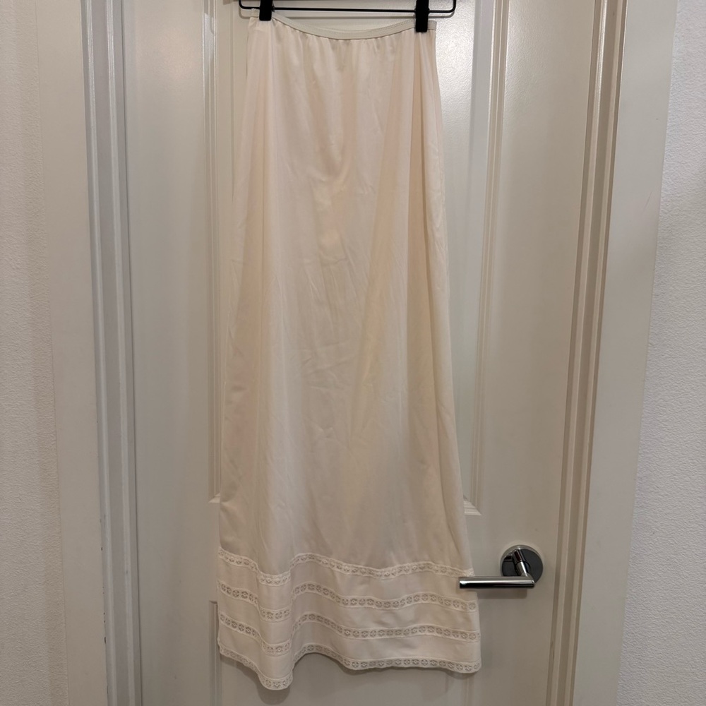 VTG Gossard Artemis Cream full length slip tiered lace sz petite indie spring
